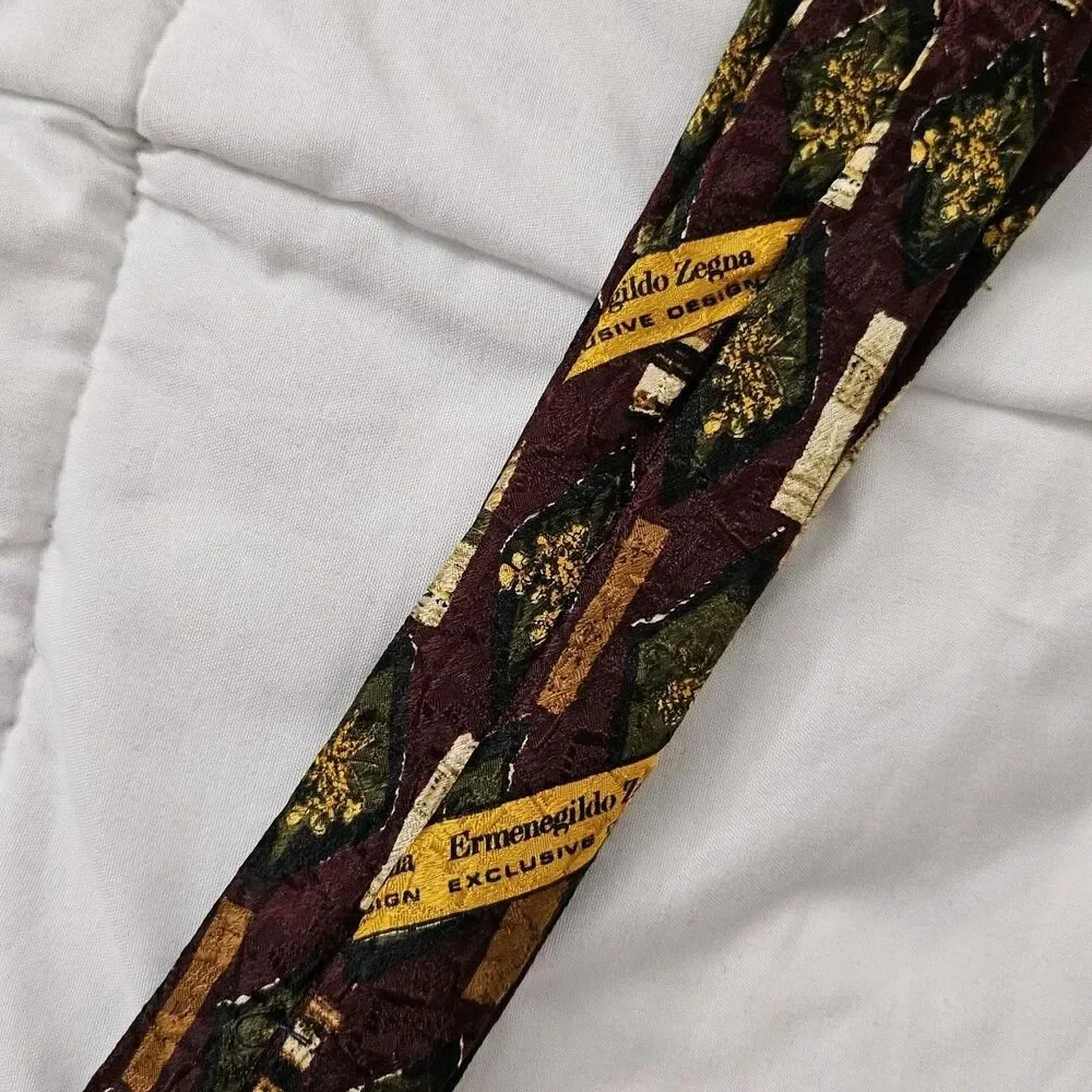 Ermenegildo Zegna Mens Silk Necktie Burgundy Geometric Pattern Tie Made in Italy